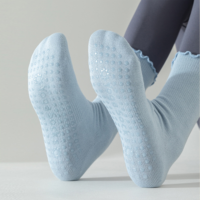 Chaussettes antidérapantes en  - Zumba & Yoga Fitness By Anushree Pune Reviews avis et prix