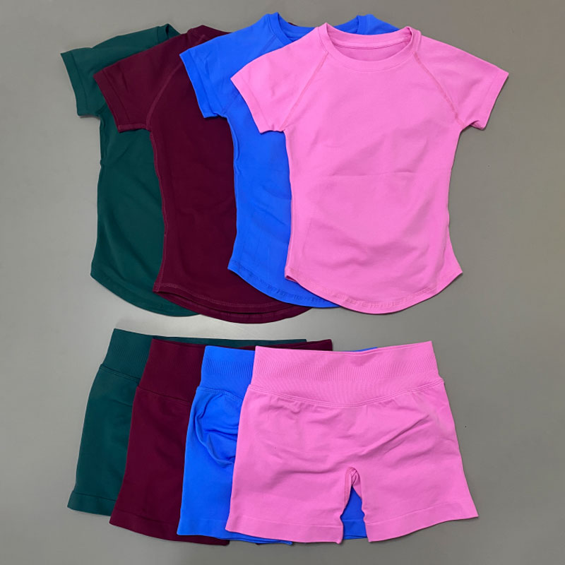 Ensemble de yoga pour femmes à - Yoga Fitness Logo avis et prix